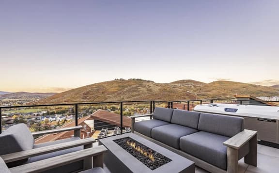 Park City King’s Crown Summit Retreat (Ski-In Ski-Out)